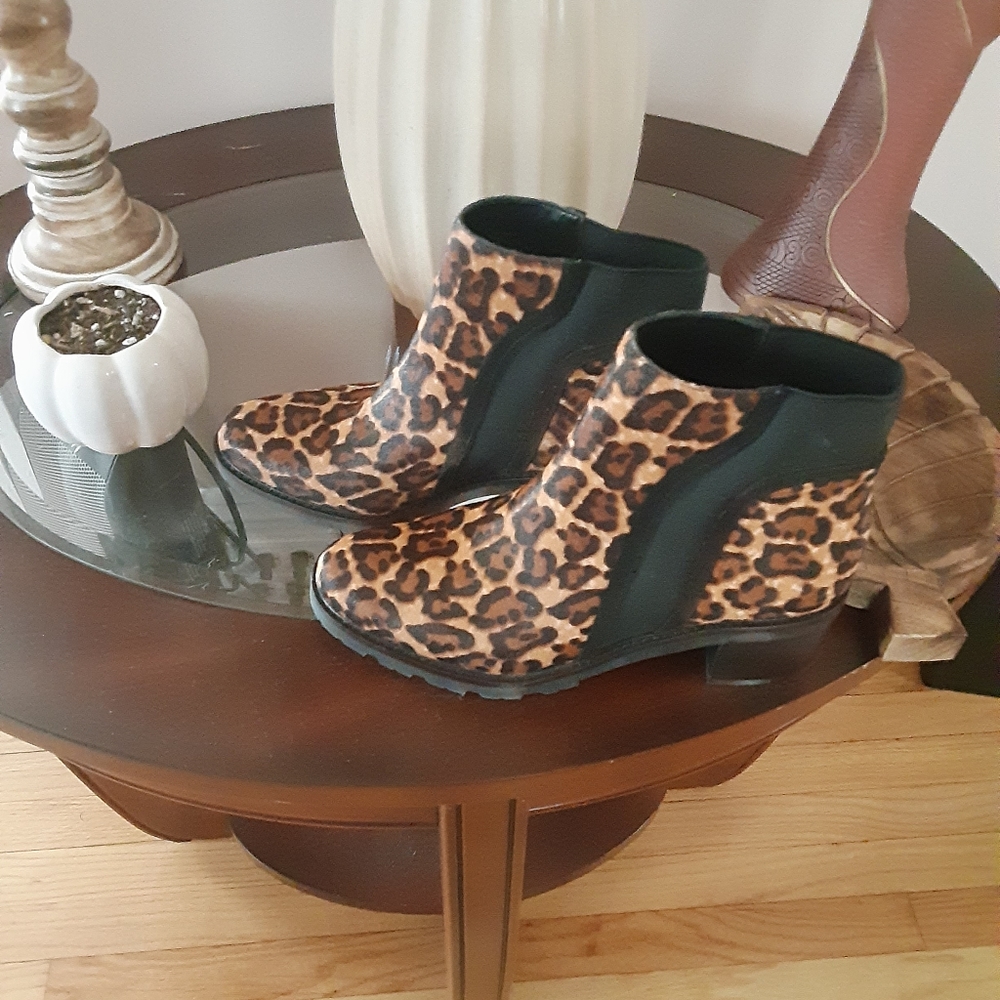 Crown Vintage Maiy Chelsea Boot Size 7M  XXXX SOLD XXXX
